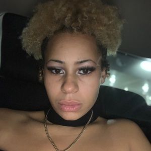 Meet your Posher, Candace